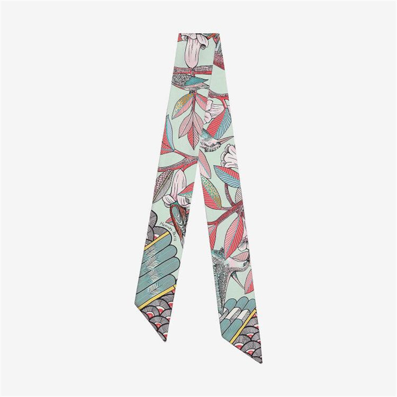 Luxury Brand Hummingbird Print - огляд і ціна Ascot Neck Scarf